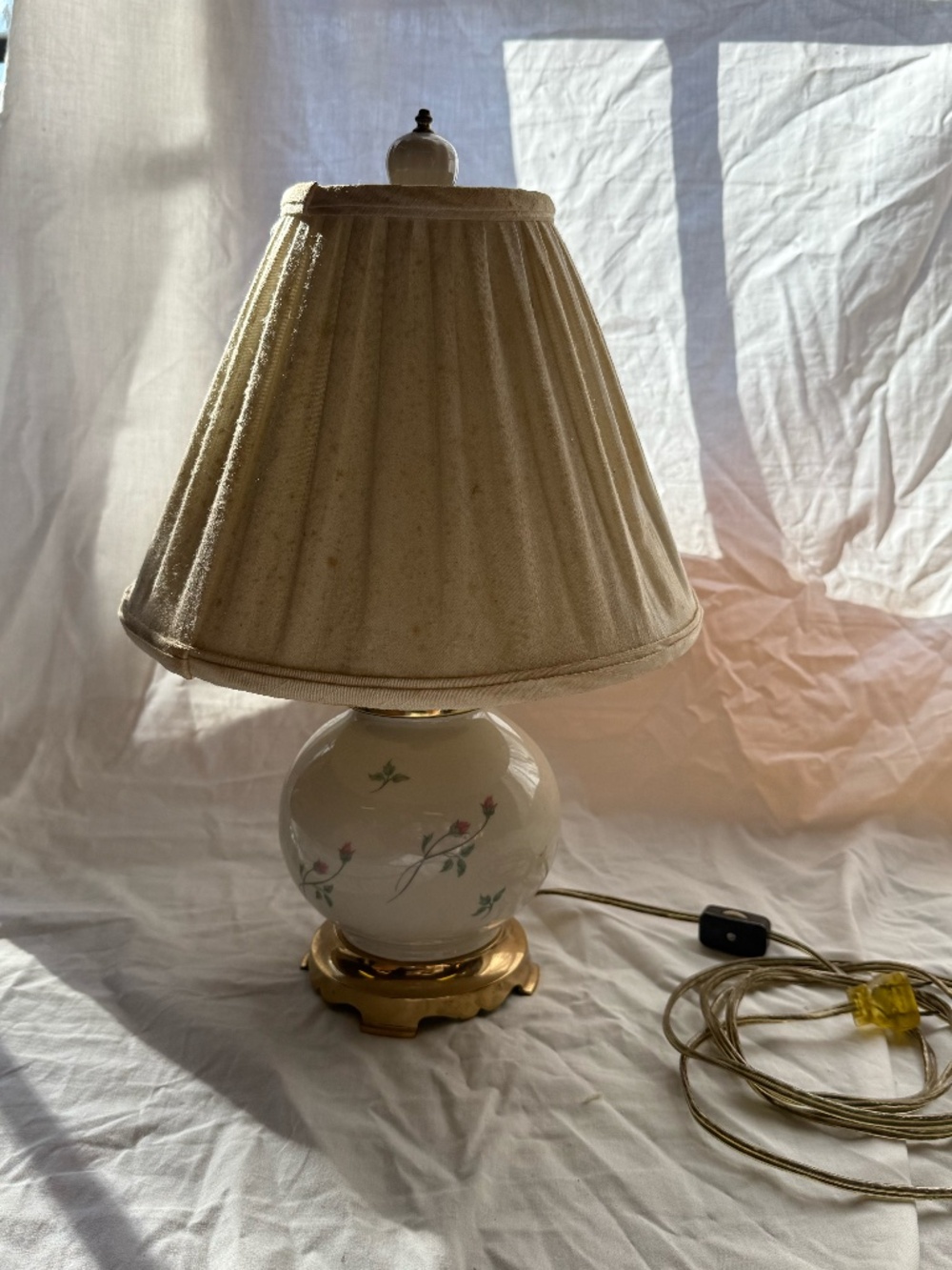 Vintage Floral Table Lamp w/ Shade/ Cottagecore Bedside Lighting
